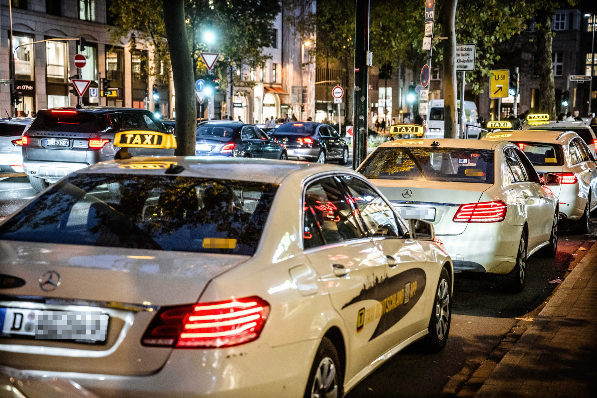 Taxistand Heinrich-Heine-Allee Düsseldorf