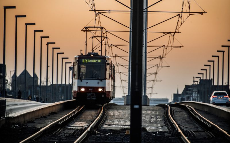 Mehr Busse und Bahnen, bessere Haltestellen, günstigere Tickets - das sind einige der Vorschläge des Jugendrates für die Rheinbahn. Foto: Andreas Endermann