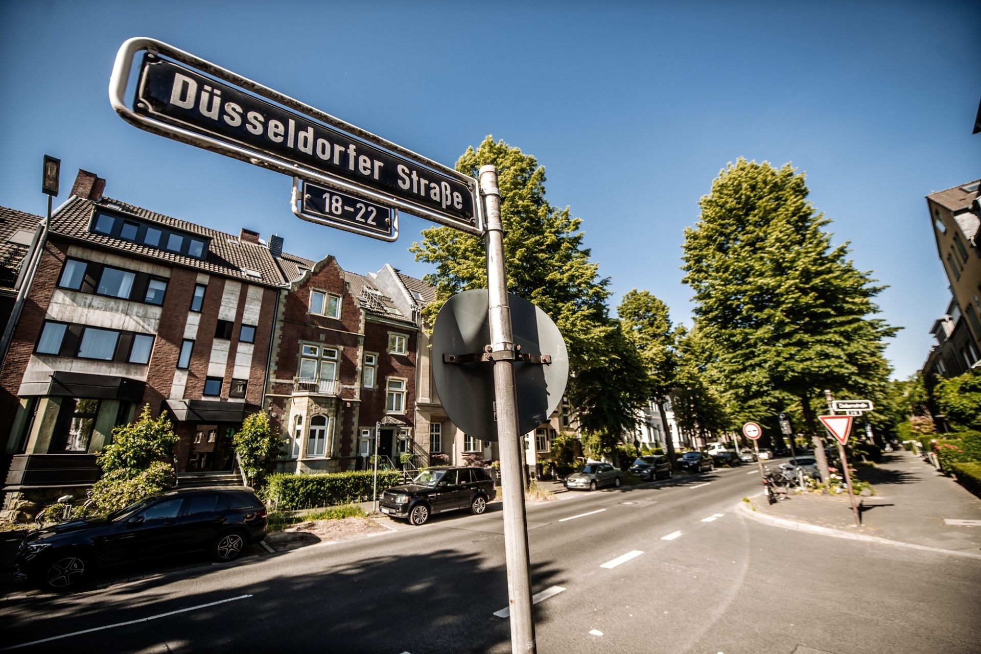 Auch Düsseldorf hat eine Düsseldorfer Straße - in Oberkassel. Foto: Andreas Endermann