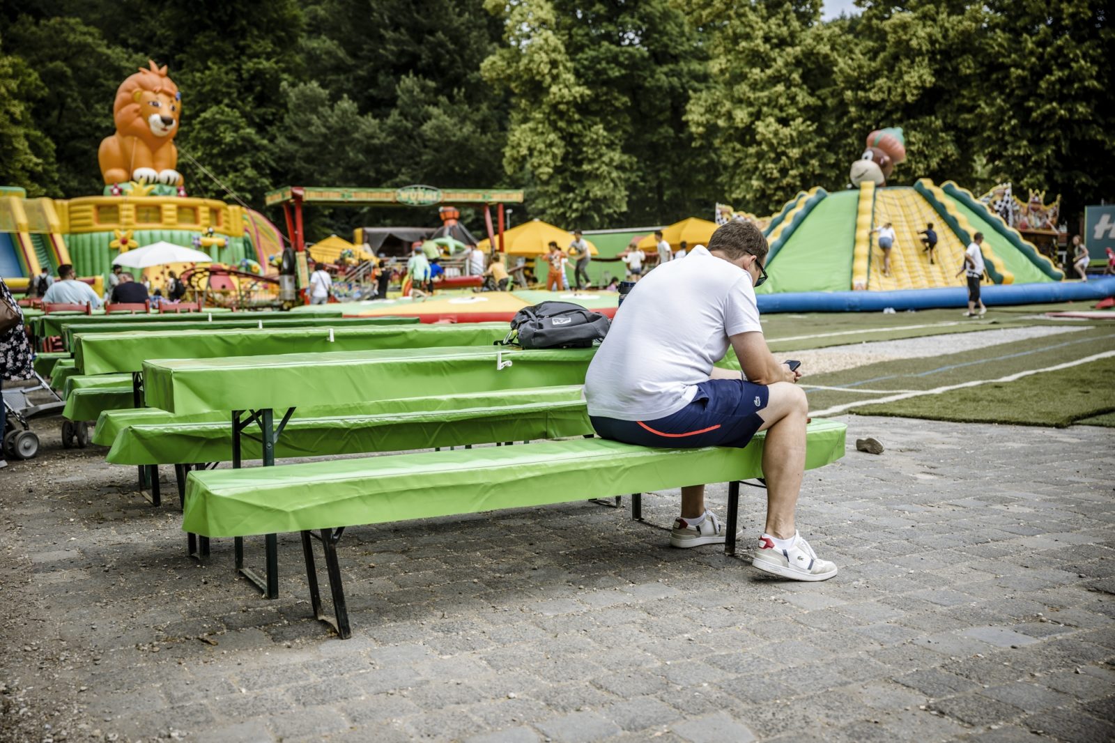 Hüpfburgenland in Düsseldorf auf dem Staufenplatz