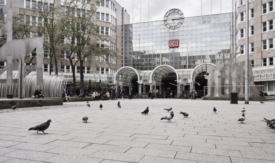 Bertha-von-Suttner-Platz an Hauptbahnhof Düsseldorf