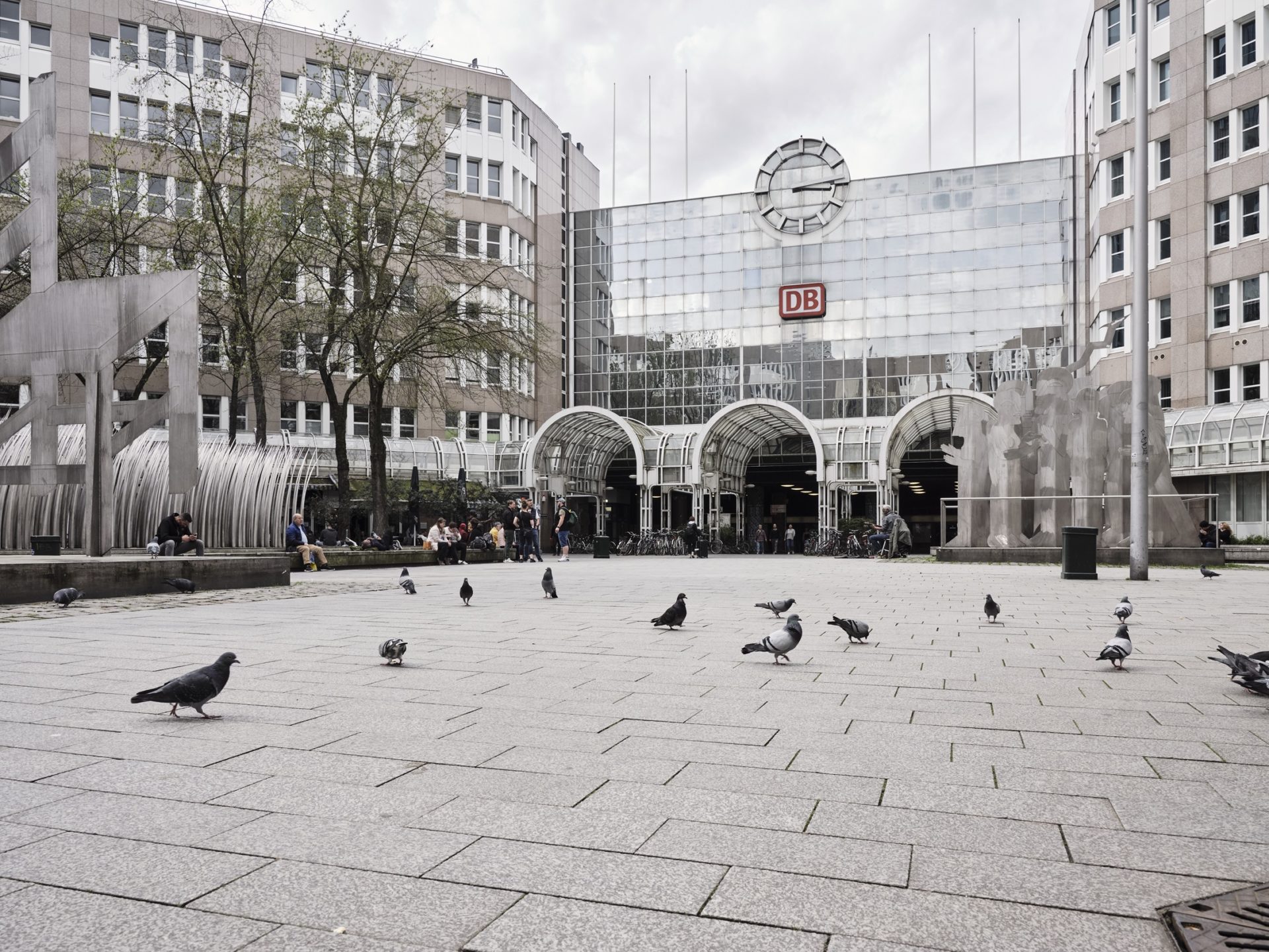 Bertha-von-Suttner-Platz an Hauptbahnhof Düsseldorf