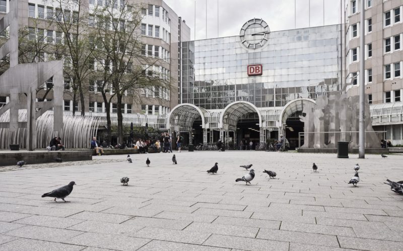 Bertha-von-Suttner-Platz an Hauptbahnhof Düsseldorf