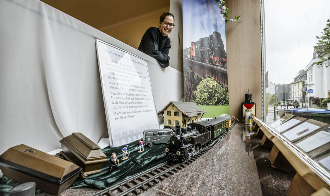 Schaufenster Bestattungsunternehmen Kamp