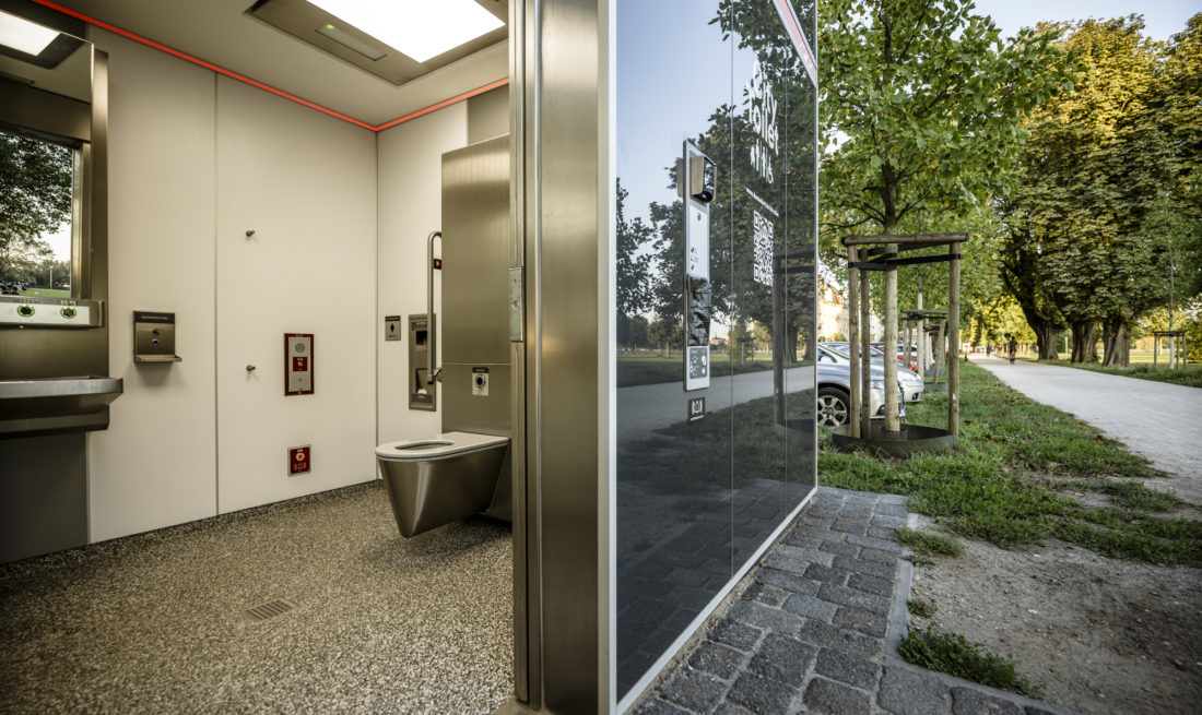 Öffentliche Toilette an der Cecilienallee in Düsseldorf-Golzheim