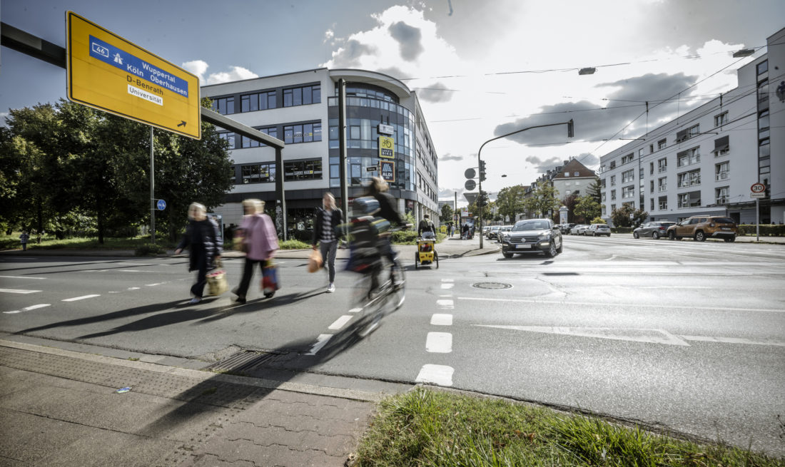 Radweg an der Aachener Straße in Düsseldorf-Bilk