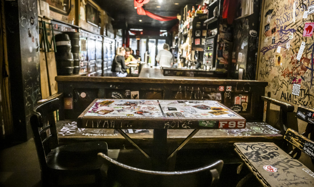 Das Engelchen an der Kurze Straße in der Altstadt Düsseldorf