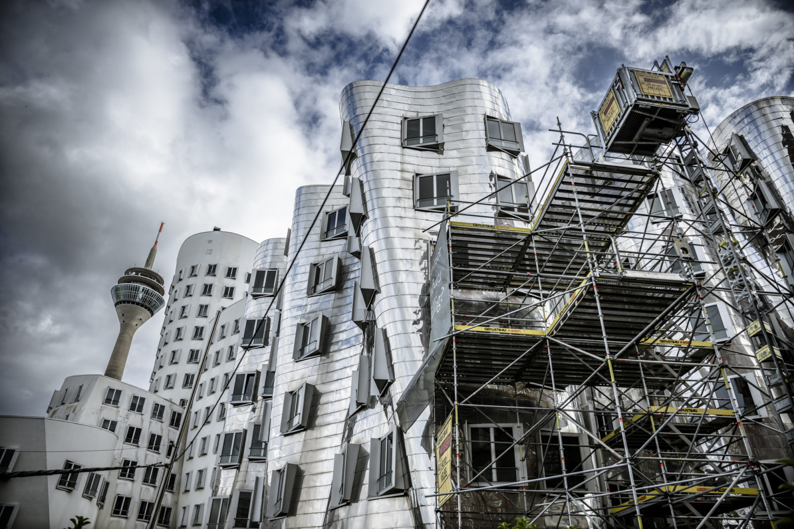 Gehry Bauten am Neuen Zollhof im Medienhafen Düsseldorf