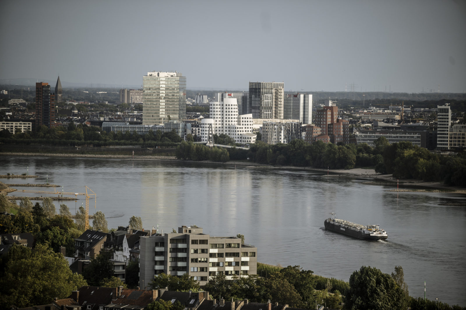 Gehry Bauten am Neuen Zollhof im Medienhafen Düsseldorf
