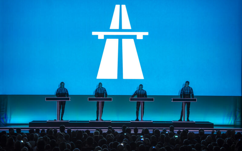 Band Kraftwerk Live in der Kunstsammlung NRW, Konzertreihe Der Katalog 12345678, 1. Konzert, LP Autobahn von 1974 Foto: Andreas Endermann