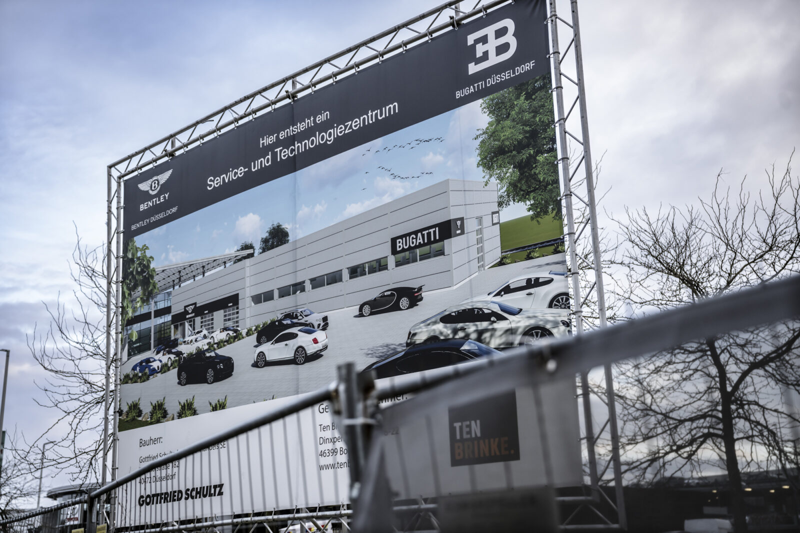 Bentley und Bugatti am Höherweg in Düsseldorf