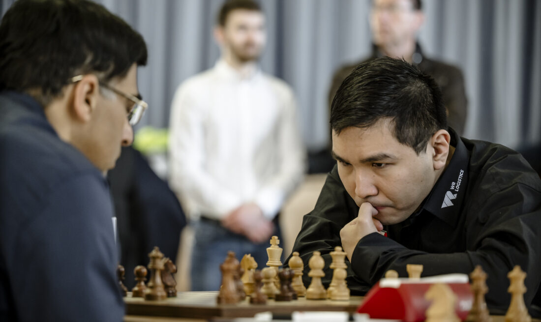 Viswanathan Anand und Wesley So beim Düsseldorfer Schachklub