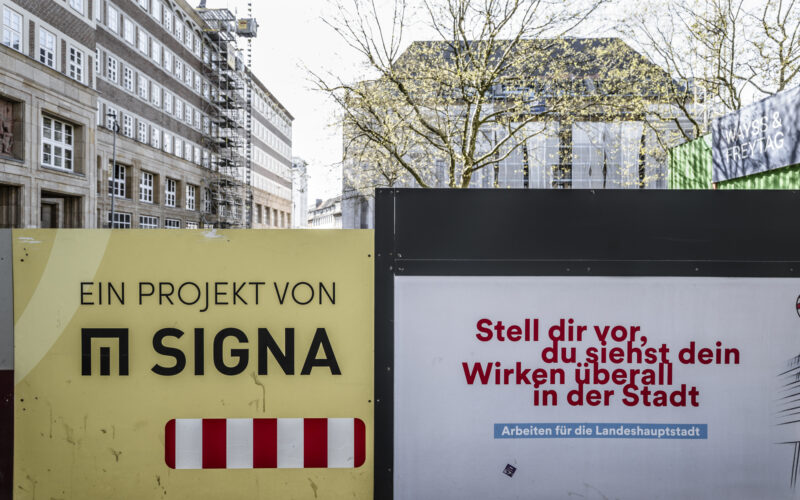 Heinrich-Heine-Platz in der Altstadt Düsseldorf Signa-Pleite, Carschhaus