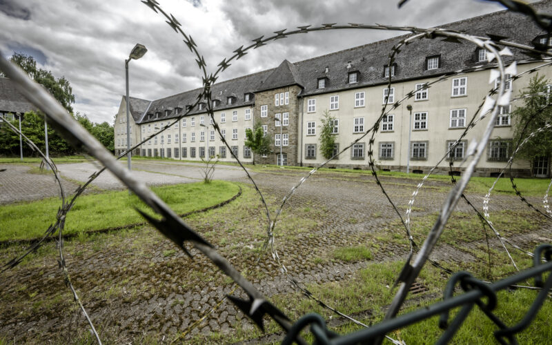 Bergische Kaserne, Knittkuhler Strasse 2

Foto: Andreas Endermann