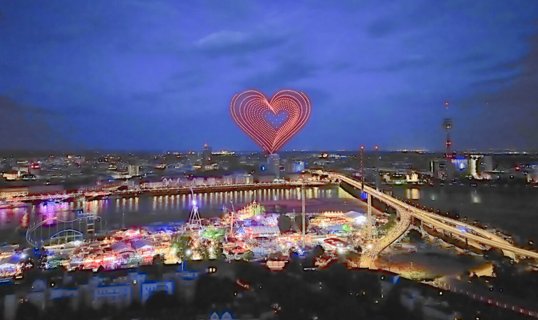 AO-Drohnenshow auf der Düsseldorfer Rheinkirmes am 12. Juli 2025, 

Foto: AO Multimedia & Drones