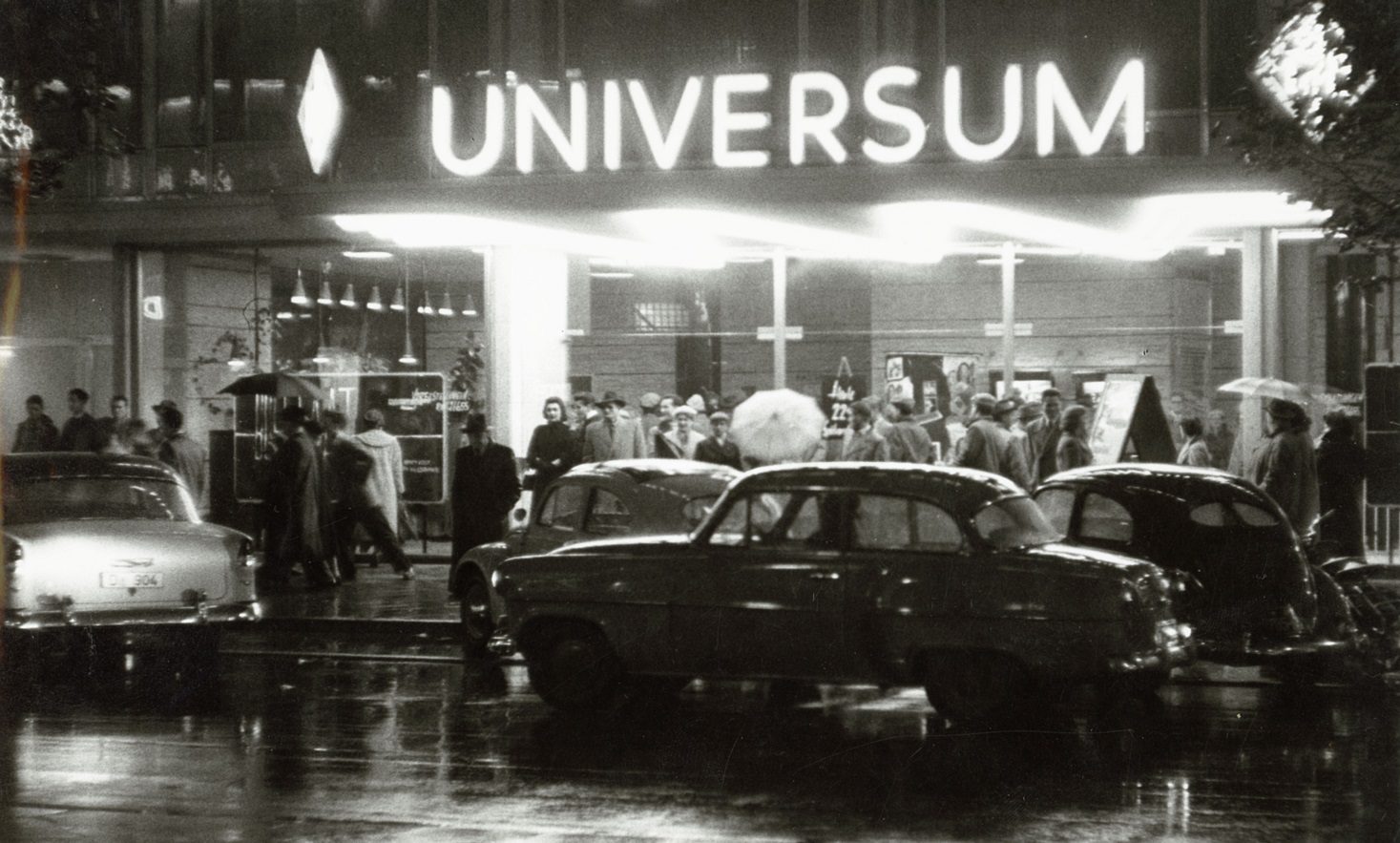 Damals: Dolf Siebert hat dieses Bild vom Universum 1956 gemacht. Foto: Stadtarchiv Düsseldorf