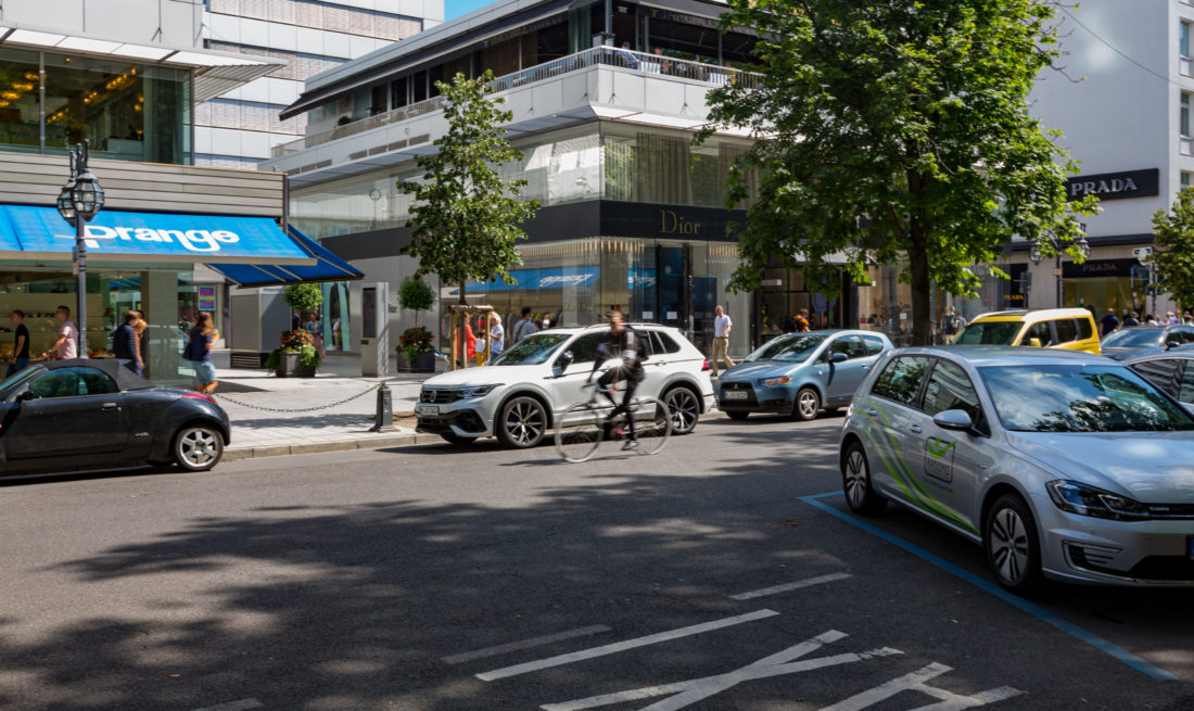 20210810_radfahrerkonigsalleejb_069