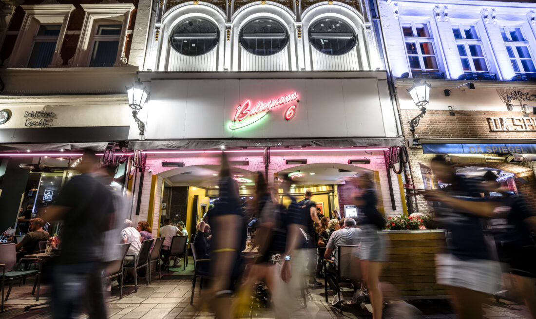 Ballermann 6 an der Bolkerstraße 20 in der Altstadt Düsseldorf