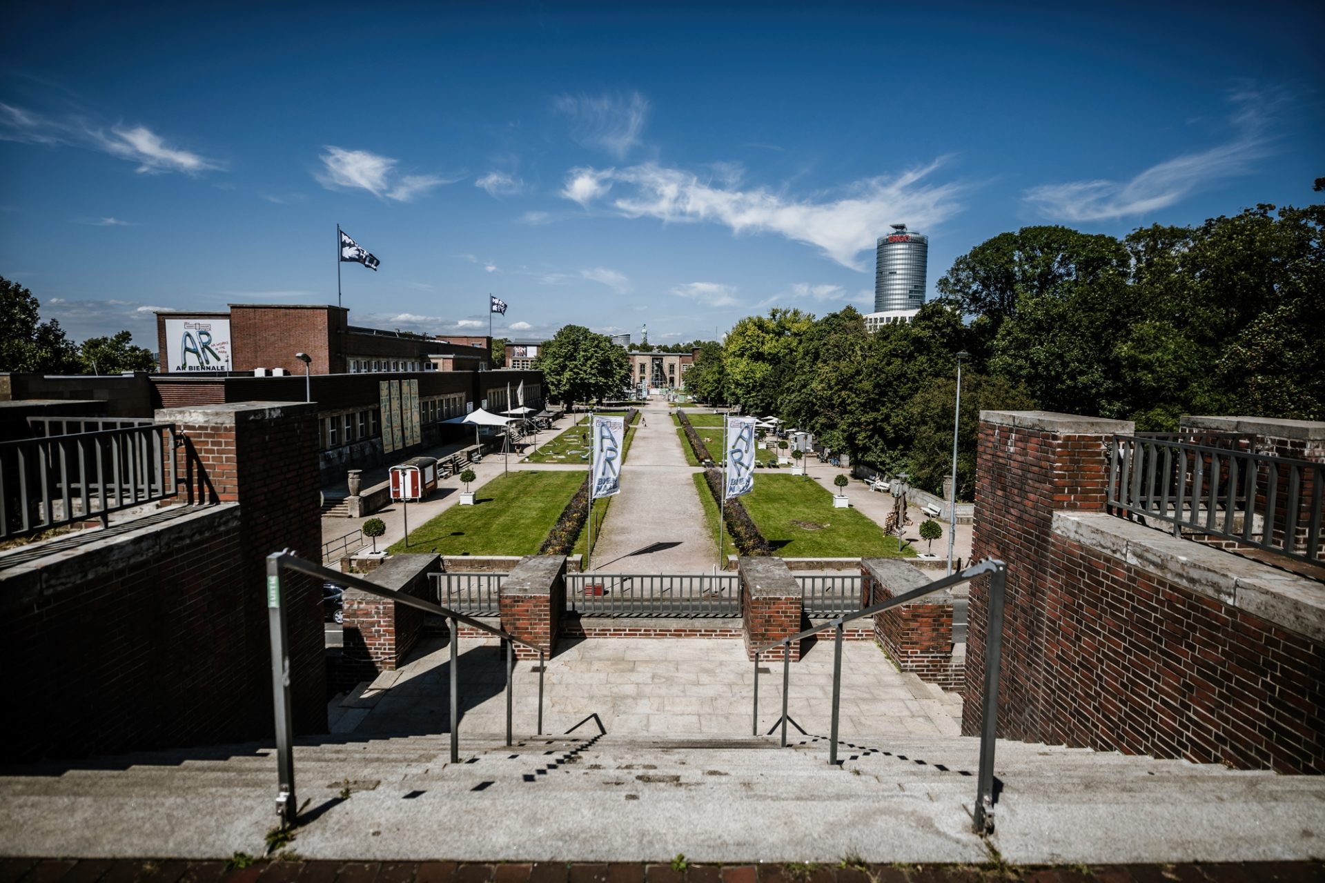 Im Ehrenhof könnte das Fotoinstitut in Düsseldorf stehen - in direkter Nachbarschaft zu NRW-Forum (links) und Kunstpalast (im Hintergrund). Foto: Andreas Endermann