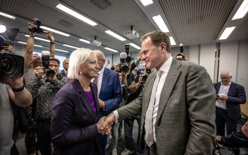 Stephan Keller Oberbürgermeister Düsseldorf mit Clara Gerlach von den grünen Düsseldorf