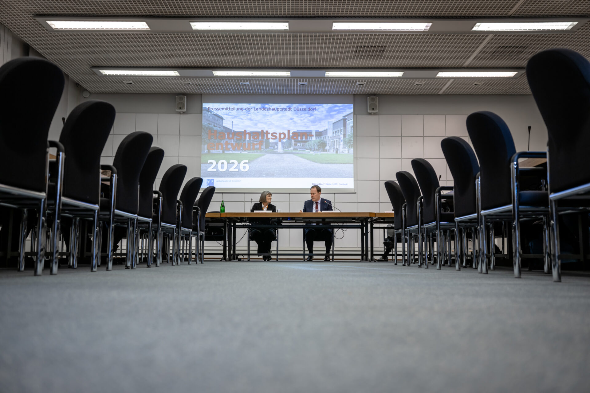 Düsseldorfs Oberbürgermeister Stephan Keller und Kämmerin Dorothée Schneider