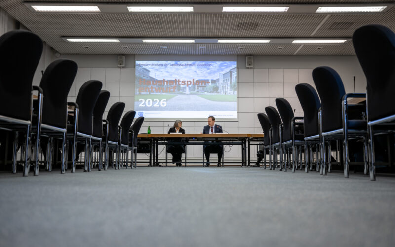 Düsseldorfs Oberbürgermeister Stephan Keller und Kämmerin Dorothée Schneider