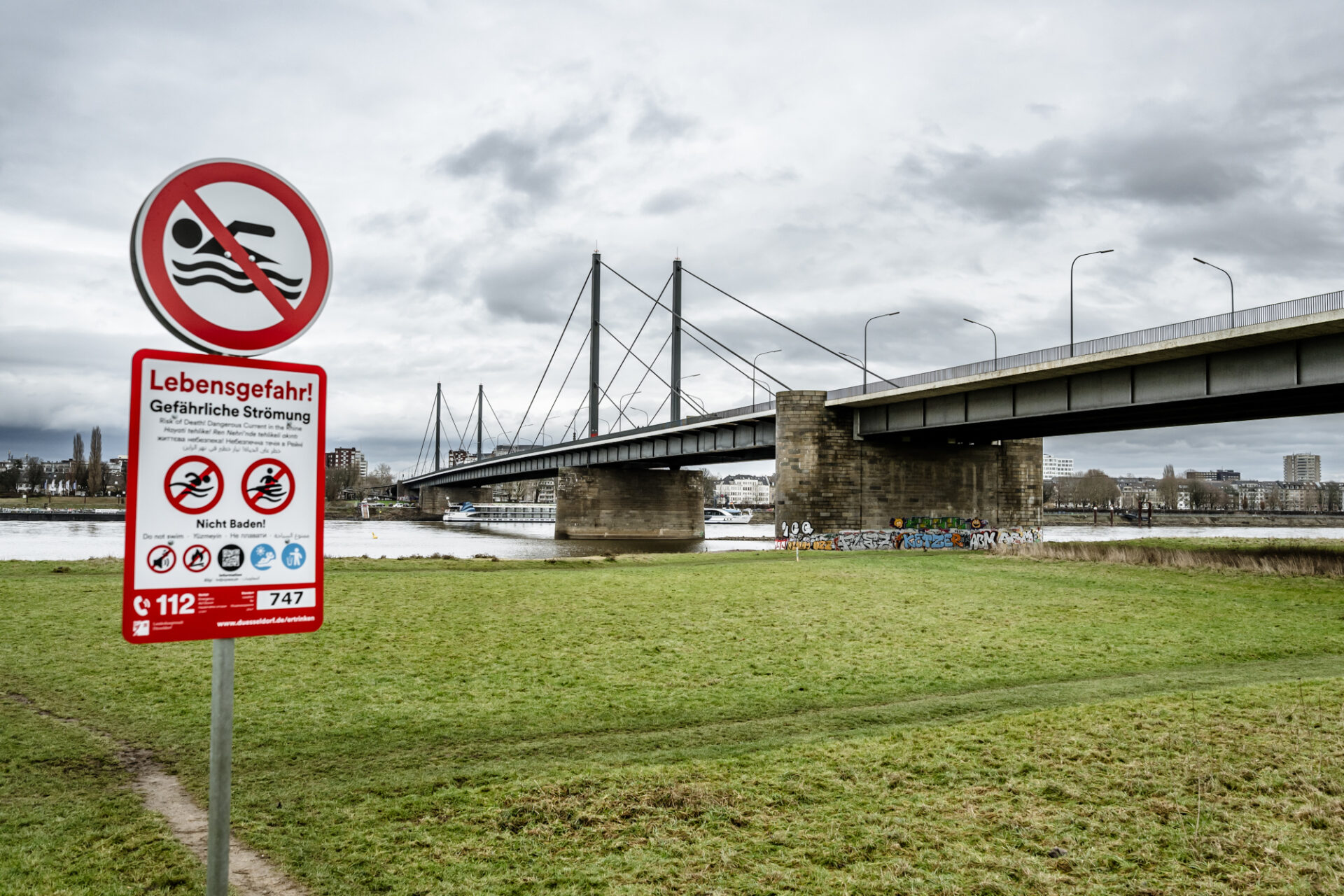 Theodor-Heuss-Brücke Düsseldorf