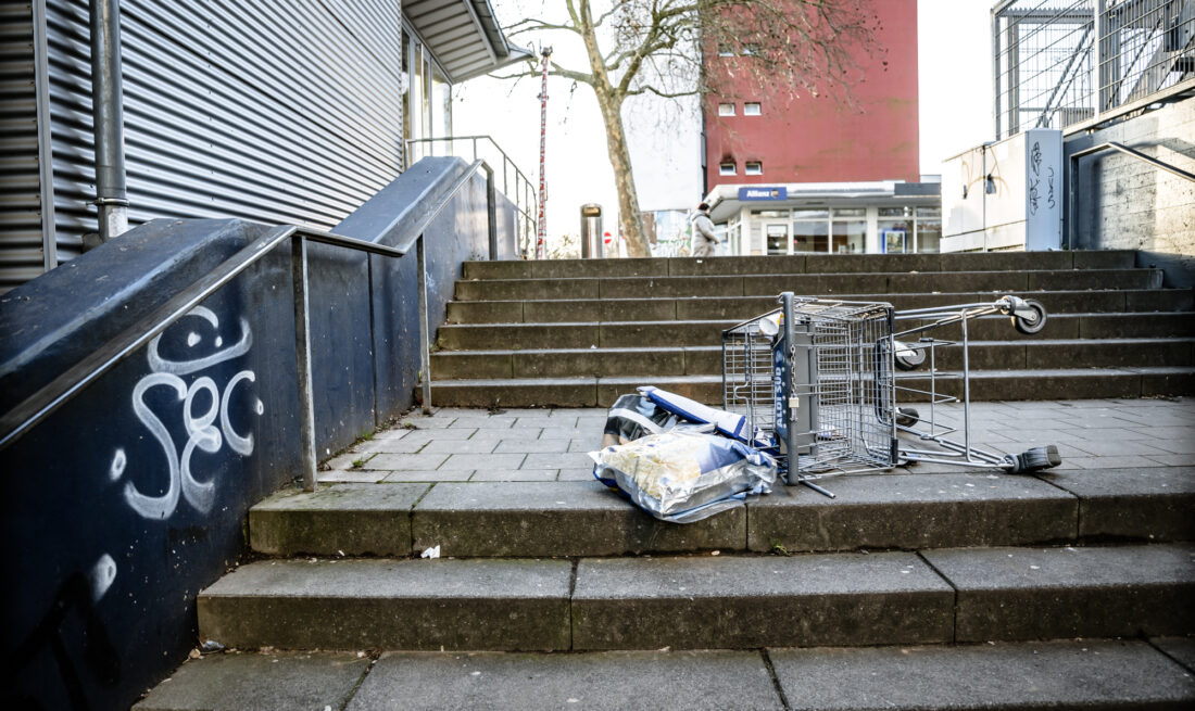 liegengebliebener Einkaufswagen in GarathFoto: Andreas Endermann