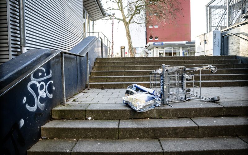 liegengebliebener Einkaufswagen in GarathFoto: Andreas Endermann