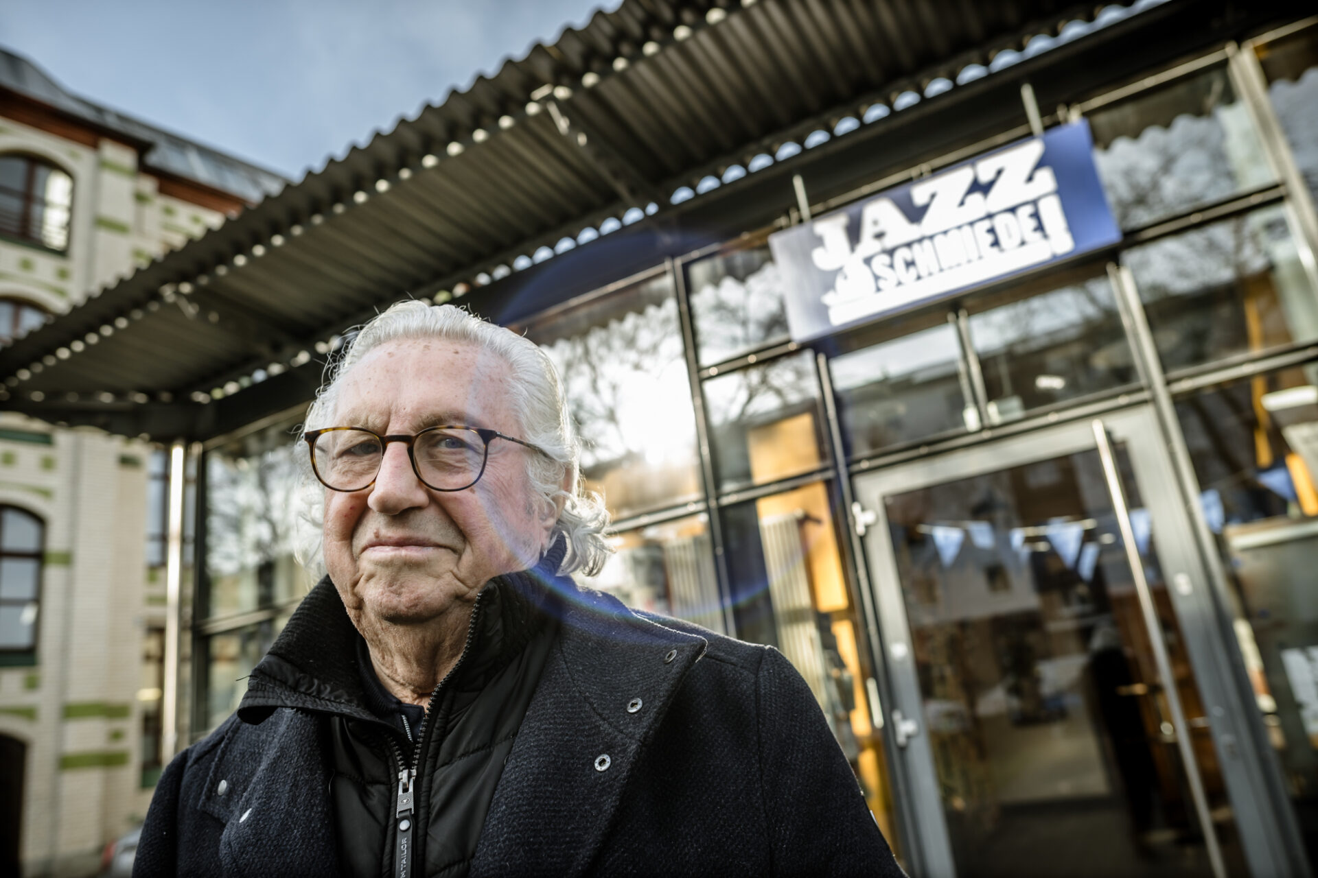 Albrecht Korff vor der Jazz-Schmiede Himmelgeister Straße