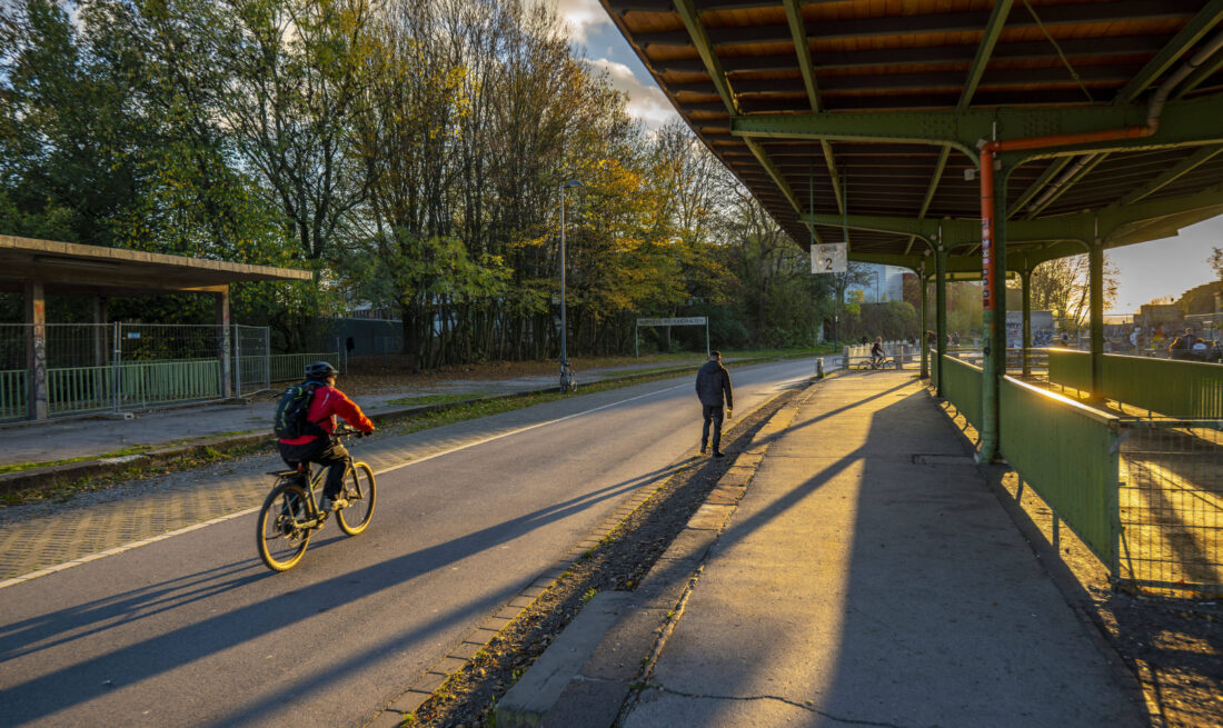 Die Nordbahntrasse, ein Radweg, Gehweg, auf einer ehemaligen, 22 KM langen Eisenbahntrasse, entlang der West-Ost-Achse v