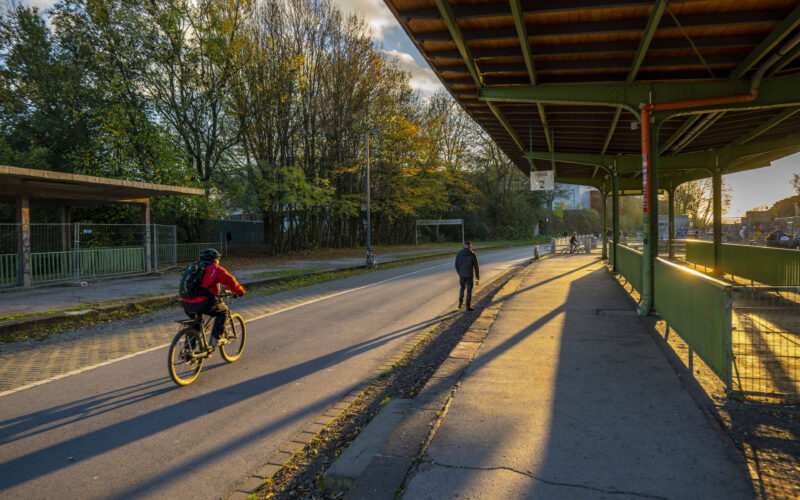 Die Nordbahntrasse, ein Radweg, Gehweg, auf einer ehemaligen, 22 KM langen Eisenbahntrasse, entlang der West-Ost-Achse v