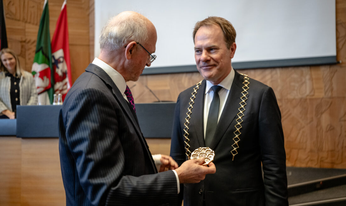 Alexander Fils (links) und Stephan Keller im Stadtrat Düsseldorf