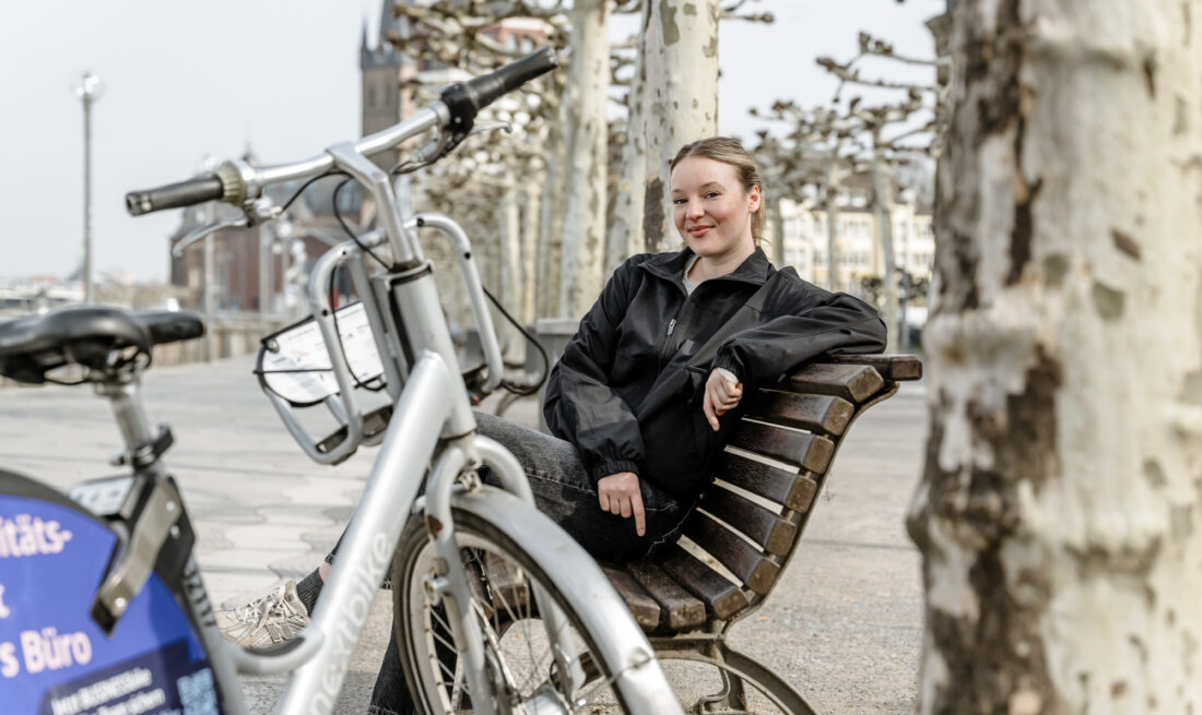 Ohne Führerschein in Düsseldorf, Eva LouisFoto: Andreas Endermann