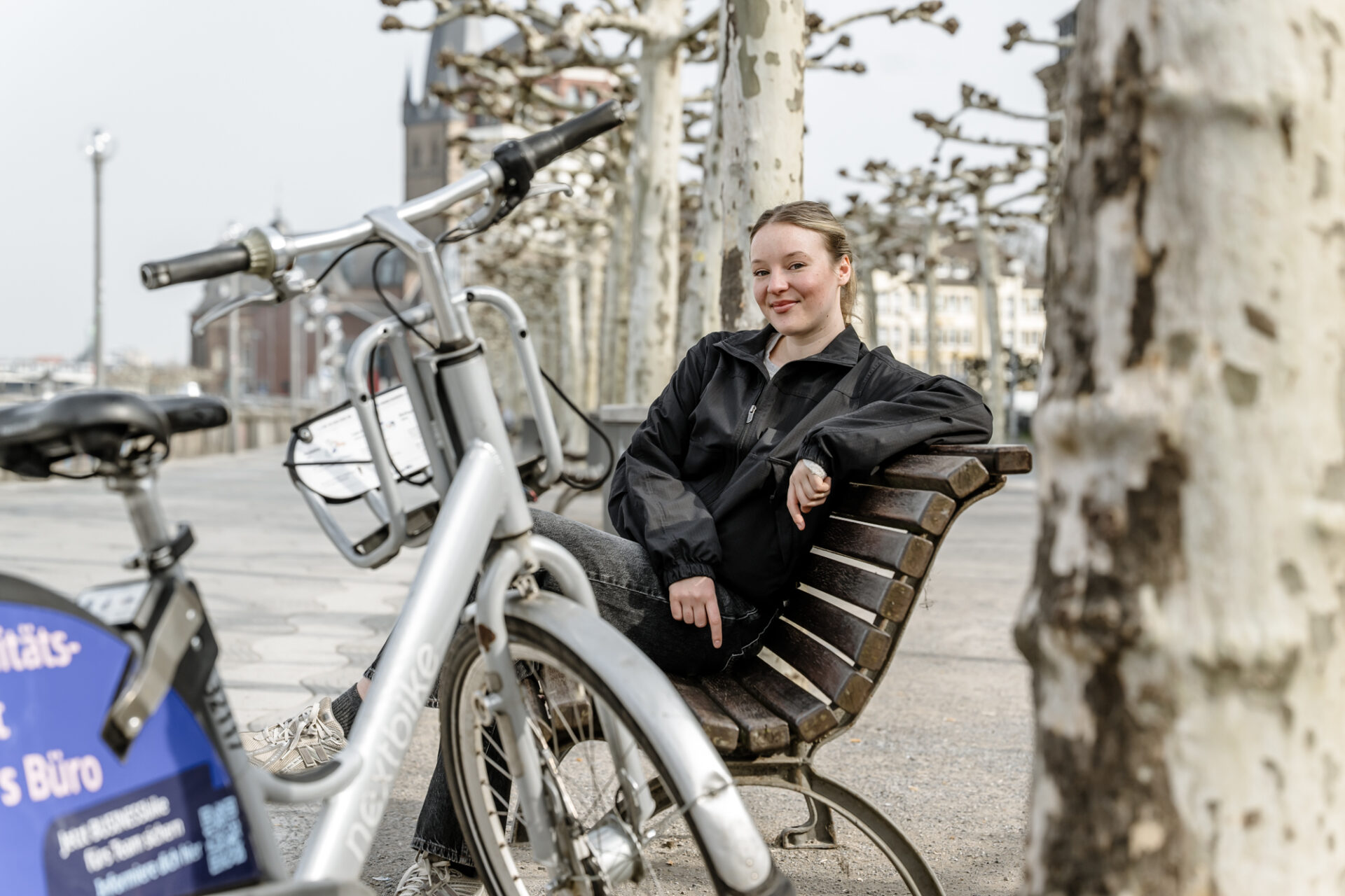 Ohne Führerschein in Düsseldorf, Eva LouisFoto: Andreas Endermann