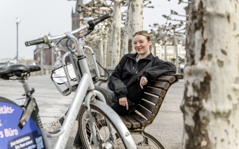 Ohne Führerschein in Düsseldorf, Eva LouisFoto: Andreas Endermann