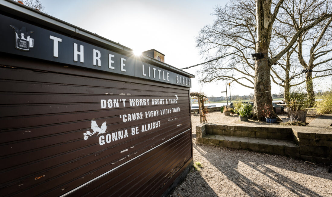 Three Little Birds am Robert-Lehr-Ufer in Düsseldorf