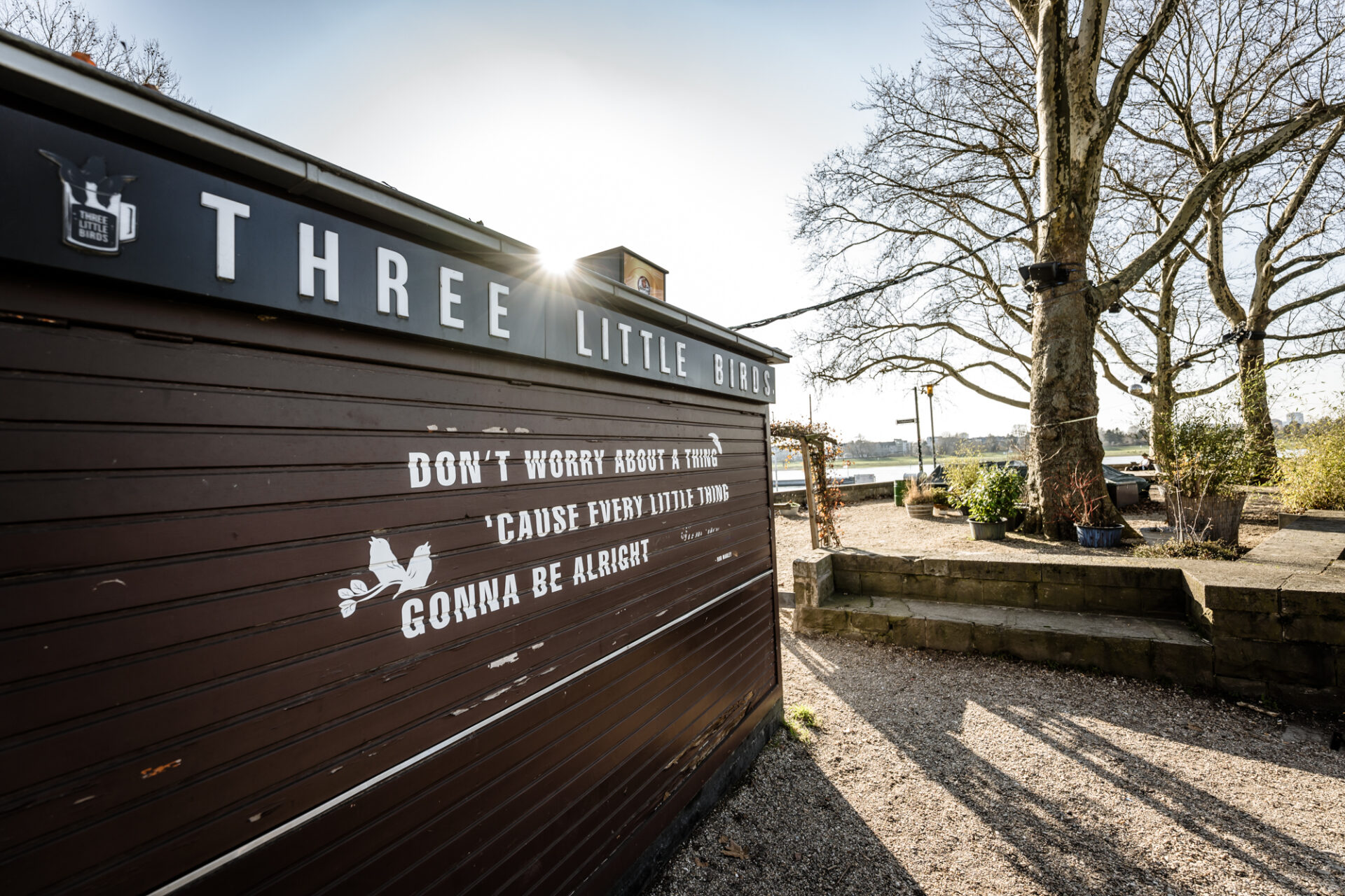Three Little Birds am Robert-Lehr-Ufer in Düsseldorf
