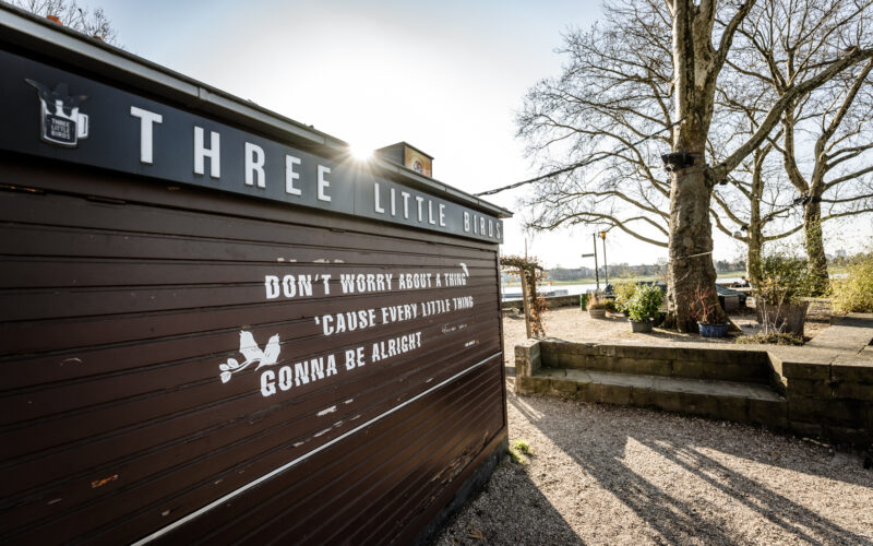 Three Little Birds am Robert-Lehr-Ufer in Düsseldorf