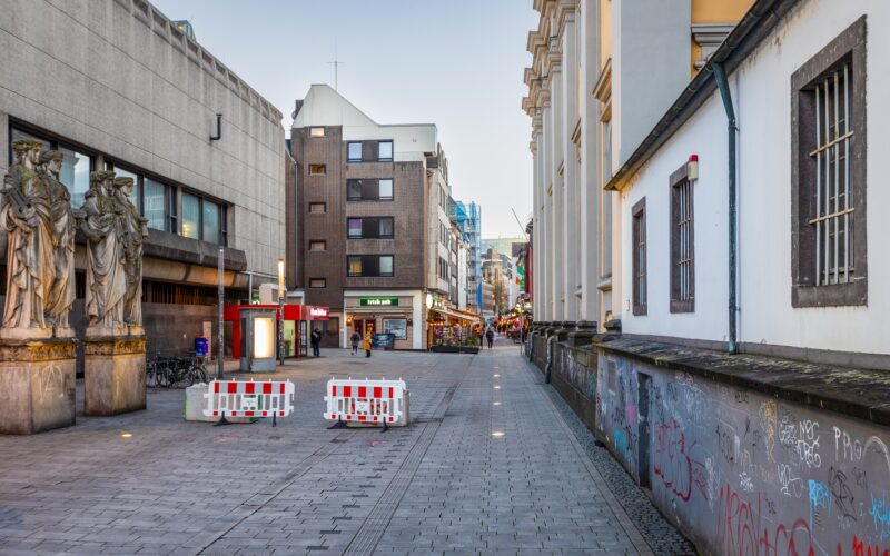Kay-und-Lore-Lorentz-Platz in der Altstadt Düsseldorf