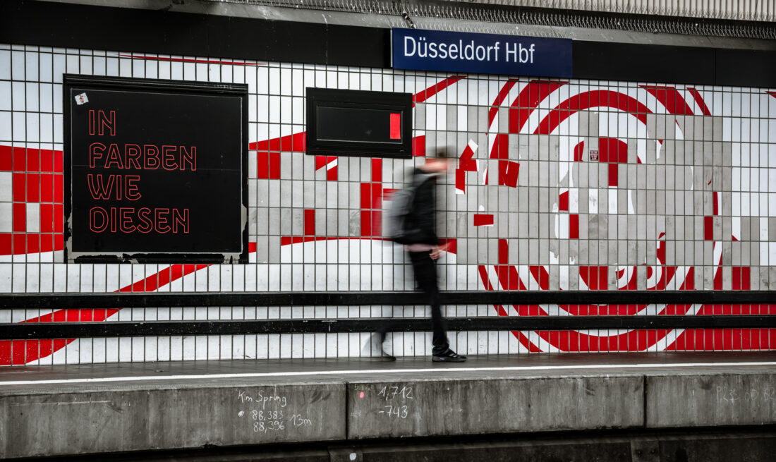 Fortuna Logo im Hauptbahnhof auf Gleis 7 Foto: Andreas Endermann
