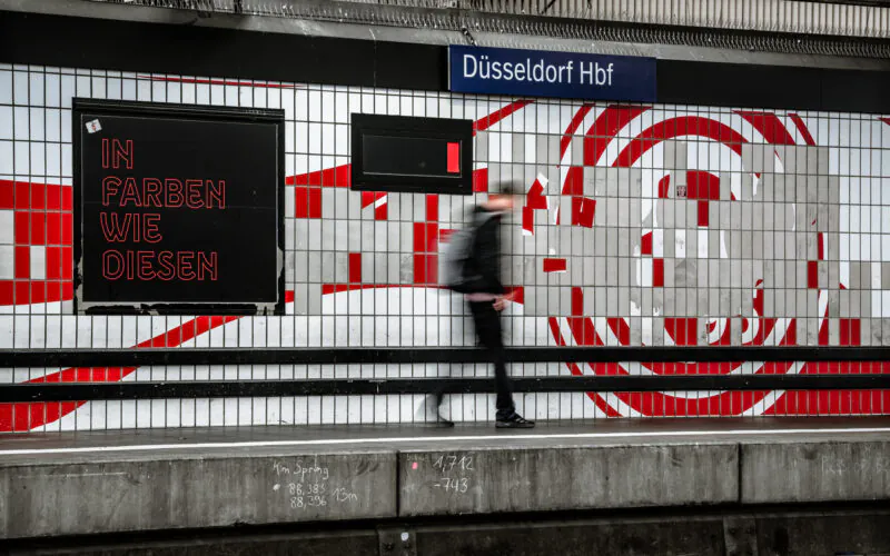 Fortuna Logo im Hauptbahnhof auf Gleis 7 Foto: Andreas Endermann
