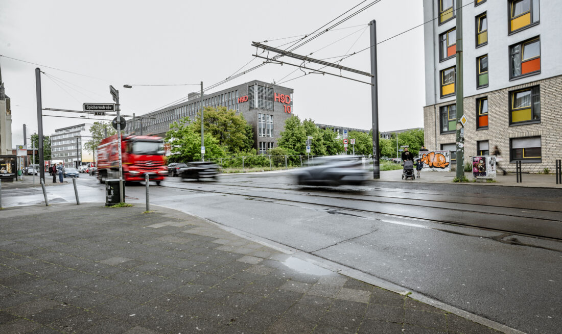 Wohngebiet Elfriede-Bial-Strasse an der HSD, gewünschte Ampelanlage Rather Straße, Spichernstraße