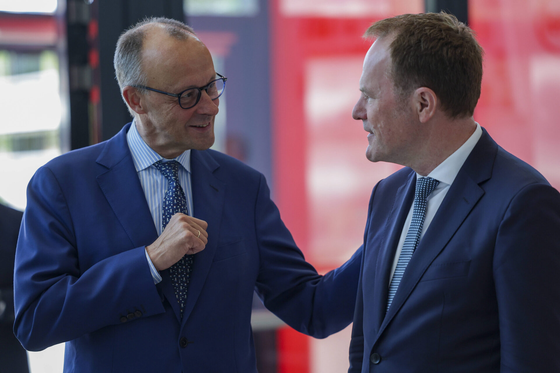 Bundeskanzler Merz besucht Werk der Henkel AG