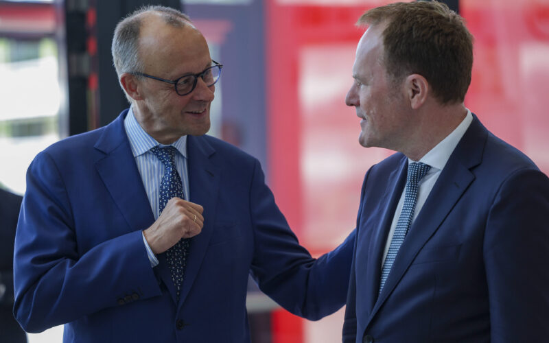 Bundeskanzler Merz besucht Werk der Henkel AG
