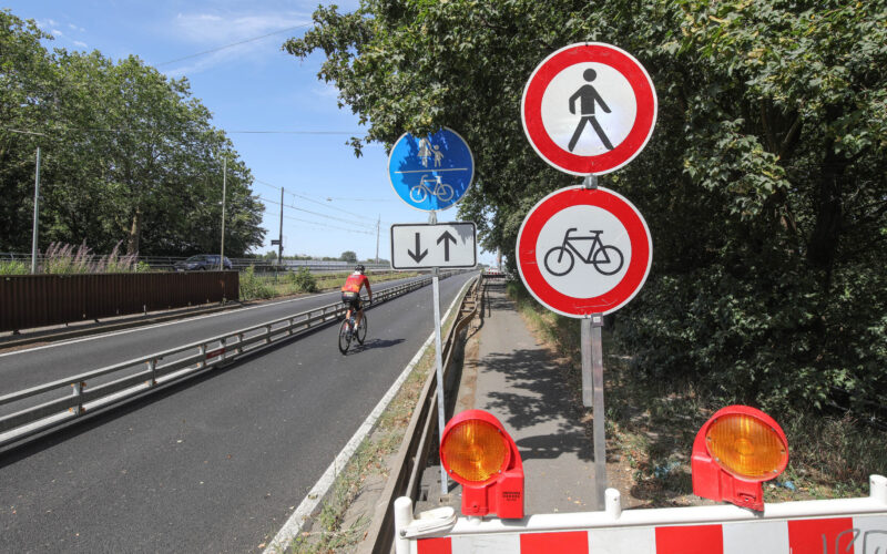 Josef-Kardinal-Frings-Brücke zwischen Düsseldorf und Neuss