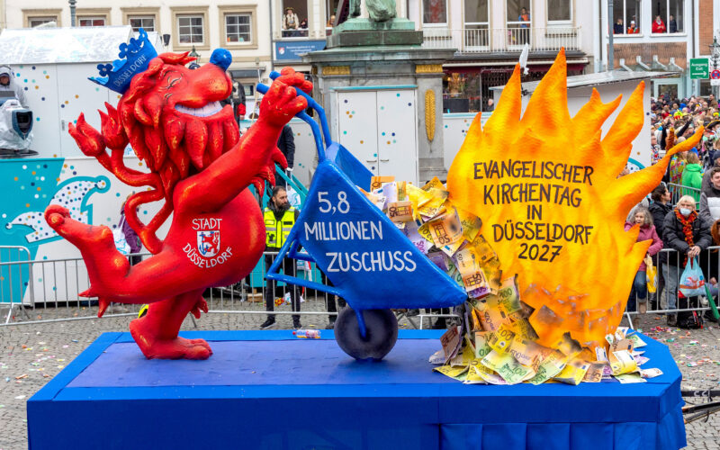 Mottowagen von Jacques Tilly zum Kirchentag