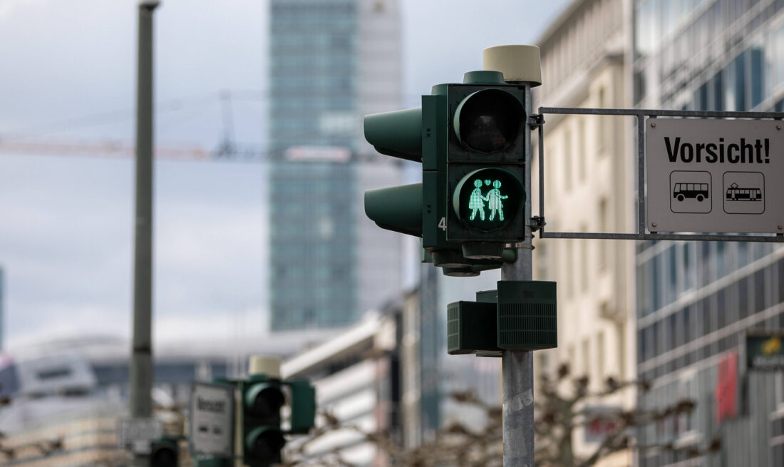 Deutschland – Frankfurt – 29.03.2020 / in Zeiten von Corona / Impressionen aus Frankfurt / liebes Ampel – leuchtet grün