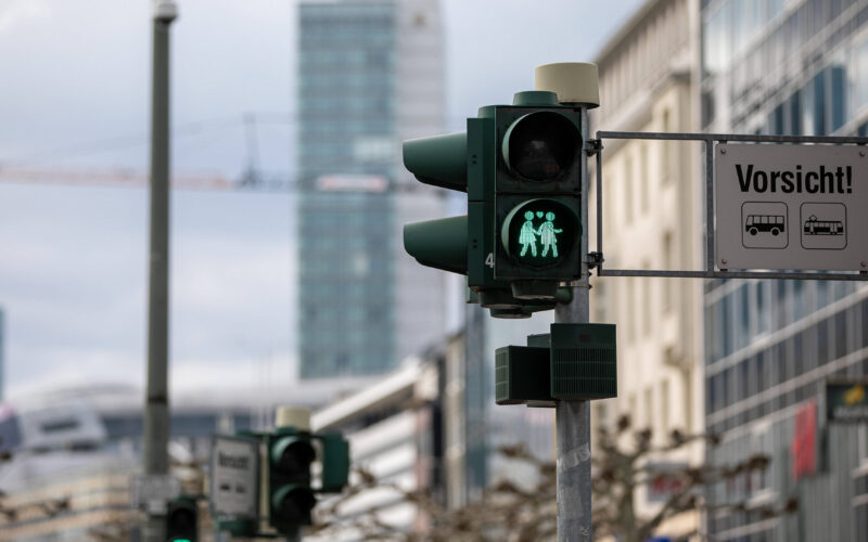Deutschland – Frankfurt – 29.03.2020 / in Zeiten von Corona / Impressionen aus Frankfurt / liebes Ampel – leuchtet grün