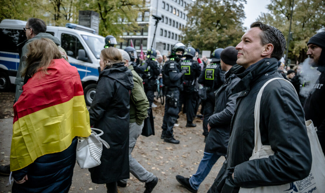 Goethe-Museum, Schloss Jägerhof, Demo Düsseldorfer Kultur für Demokratie, Protest gegen AfD-Veranstaltung mit Matthias Helferich Foto: Andreas Endermann
